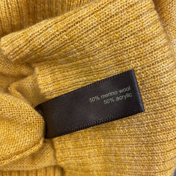 The Limited Medium Two piece sweater & cami set - Picture 9 of 10